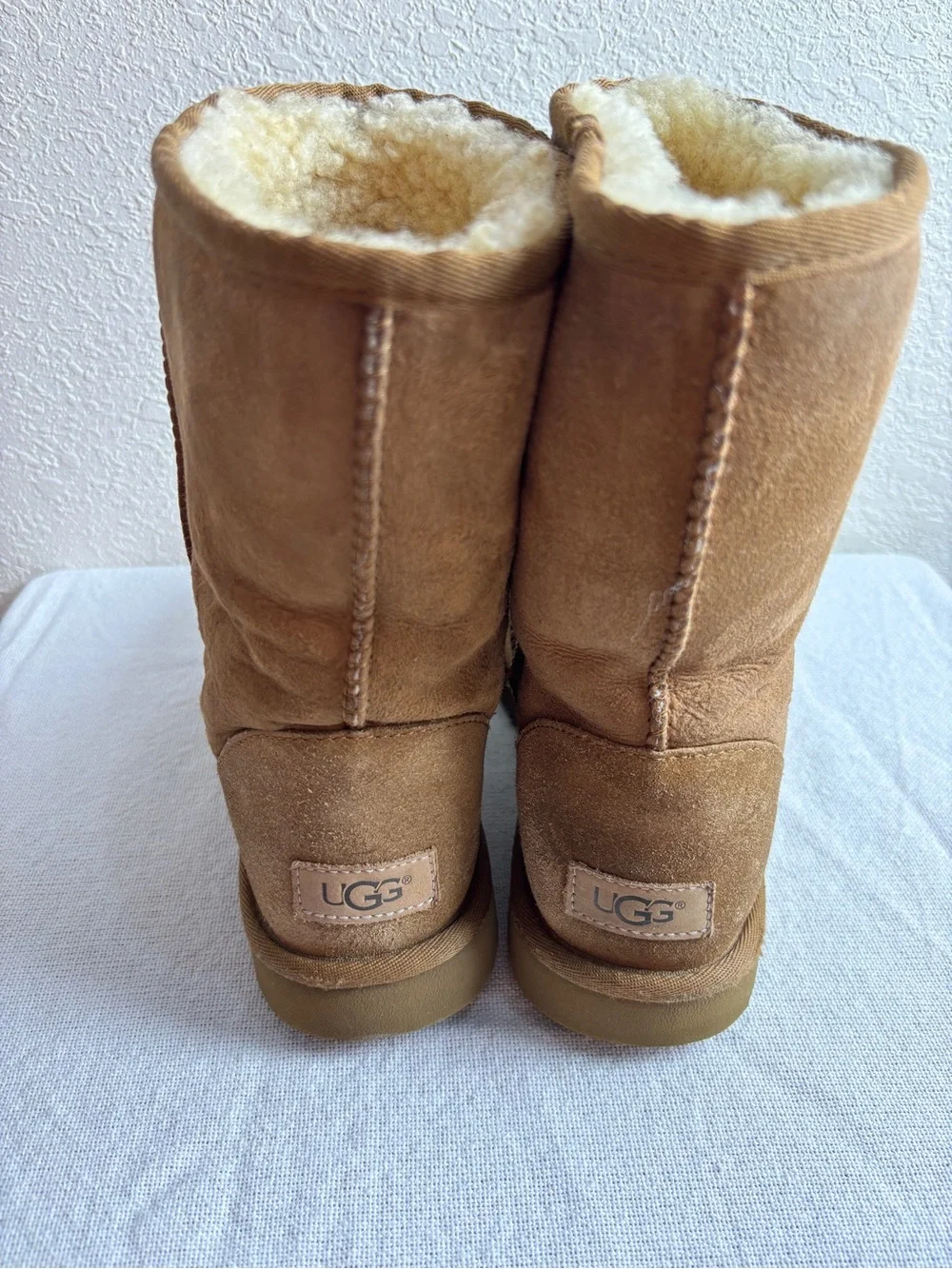 UGG 1016223 Classic Short II Boots for Women Size 9 Chestnut, Water Resistant